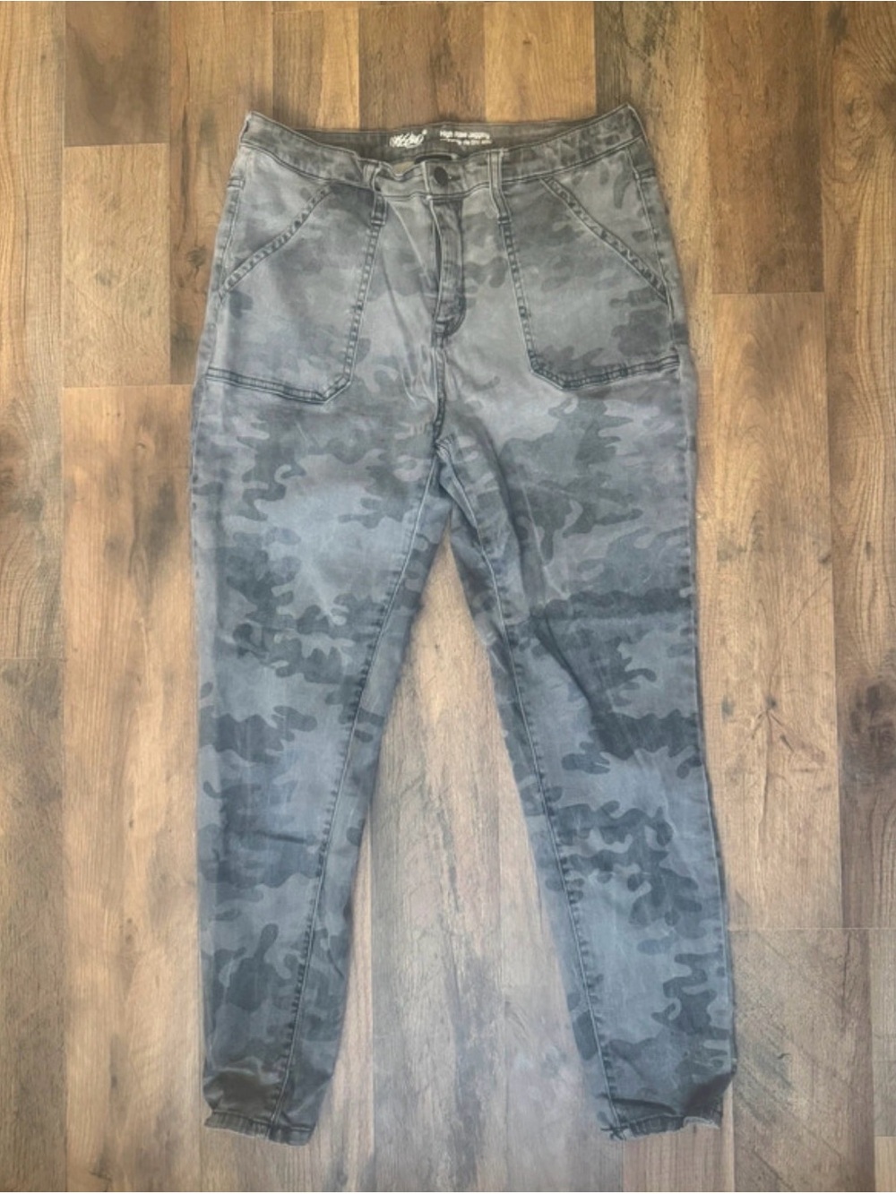 Women's Gray Camo Skinny Jeans - Stretch Mid-Rise